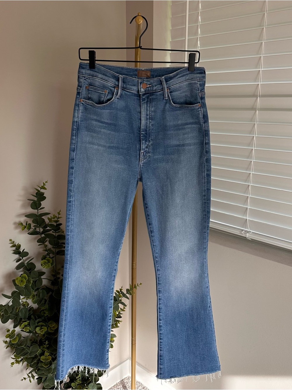MOTHER Jeans High Waisted Weekender Fray 30